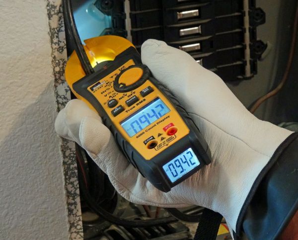Picture of 600A AC/DC TRMS TightSight Clamp Meter CAT IV 600V & CAT III 1000V Rating