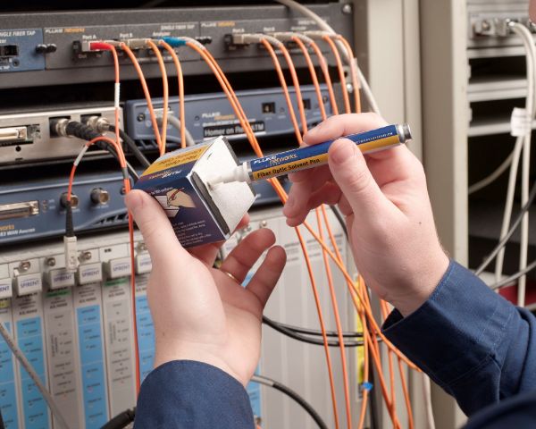 Picture of Fiber Optic Cleaning Cube & Wipes Cleans Up To 500 Ends