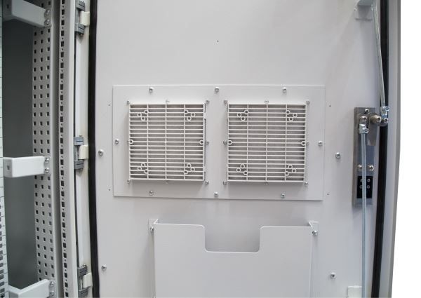 Picture of 24RU Outdoor FreeStanding Cabinet. (800x 600x1375mm) IP45 Rated