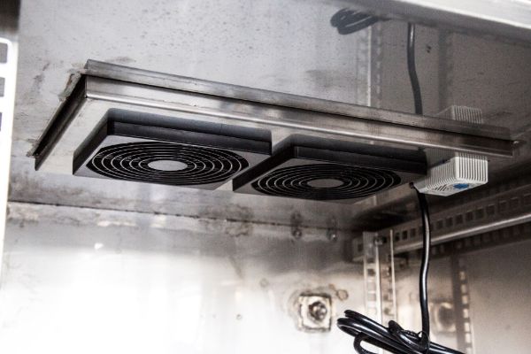 Picture of 18RU Stainless Vented Outdoor Wall Mount Cabinet (611x625x915mm). Stainless