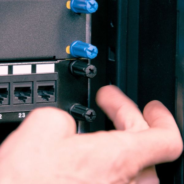 Picture of Series II 20-pack Maroon Smart Rack Mounting System. Replacement for Cage Nuts