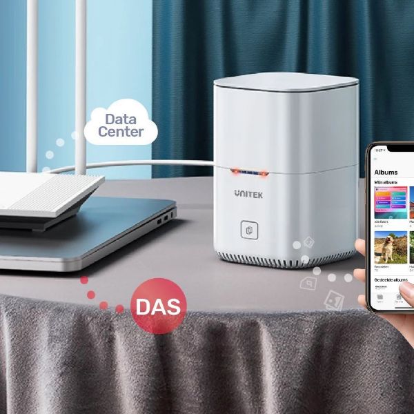 Picture of Dual-Bay SATA 2.5'' SyncStation Docking Station. DAS/ Cloud Storage Center