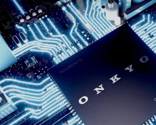 Picture of F100P Turntable with Black ONKYO GX30ARCB Powered Bookshe Speakers.